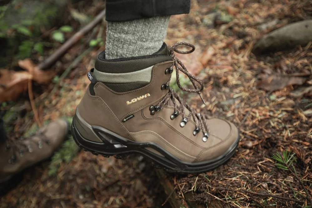 Lowa Renegade GTX Mid Hiking Boots - Men's 4 Lowa Renegade GTX Mid Hiking Boots - Men's - Image 4
